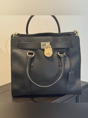 Michael Michael Kors Large Hamilton in Black made from Saffiano Leather! EUC!